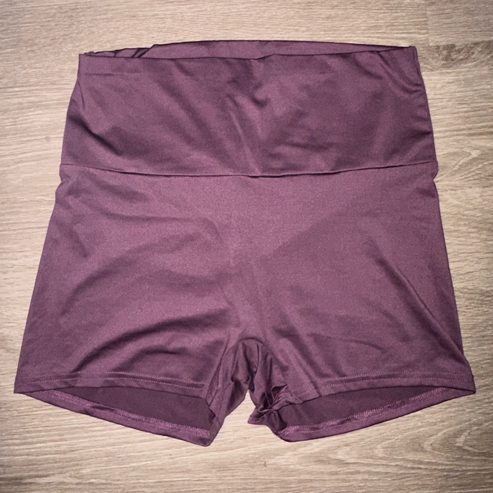Large Purple scrunch athletic shorts 💜 Like New